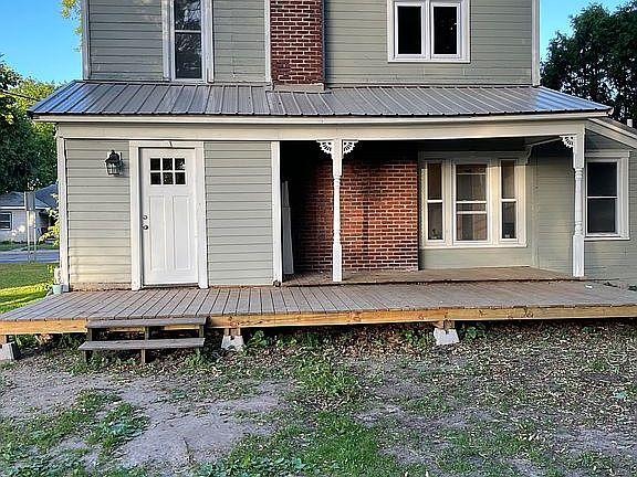 2nd image of 213 N Main St