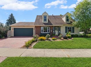 388 Canyon Trl, Carol Stream, IL 60188