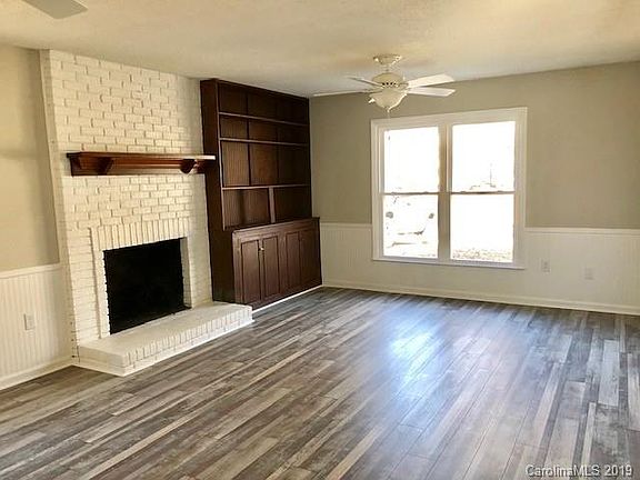 3rd image of 8206 Meadowdale Ln