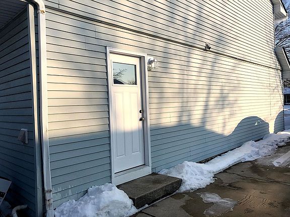 Side Entrance to Mudroom
