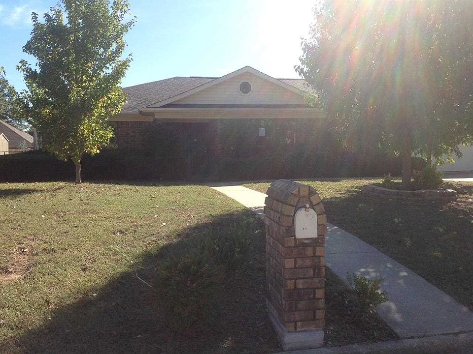 1st image of 211 Larkspur Ln