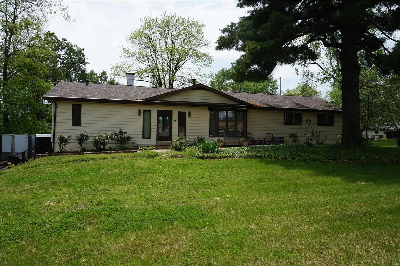 640 Highland Dr photo 1
