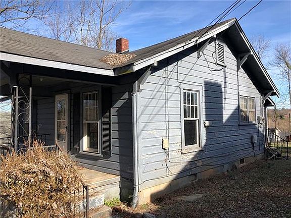 3rd image of 1211 Caldwell Pl NW