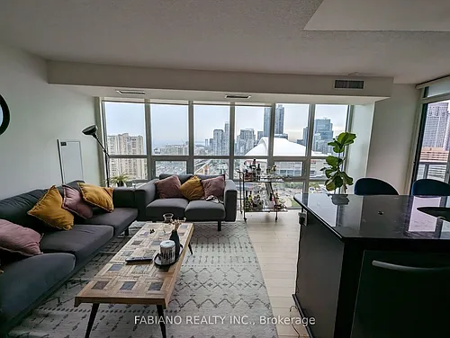 19 Grand Trunk Cres #3302 Photo 1