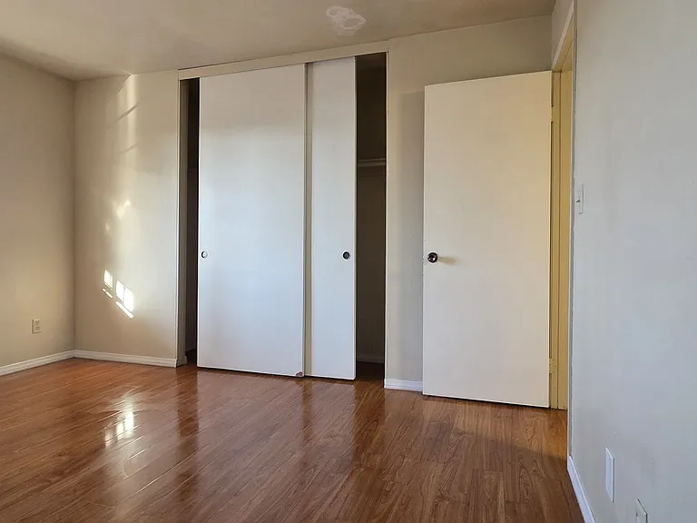 1026 Saint Louis Ave — Photo 9