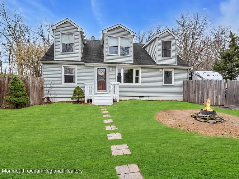 248 Sunset Ln — Photo 1