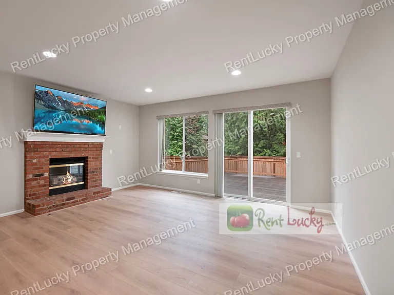 14691 NE 16th St — Photo 21