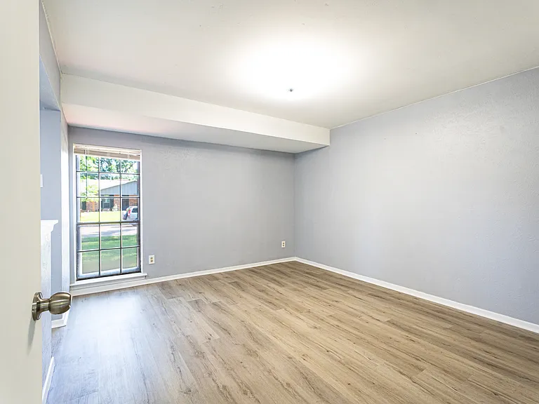 1506 Trowbridge St — Photo 12