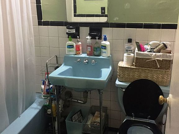 3rd image of 533 W 45th St APT 2C
