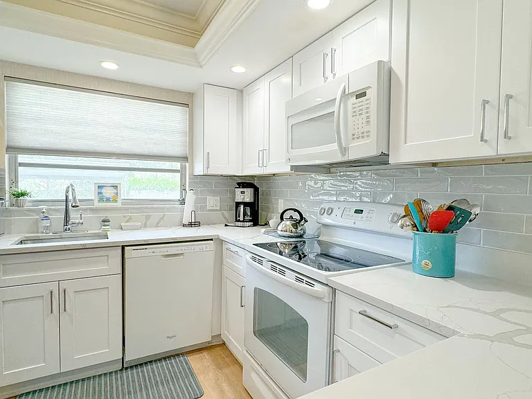 1020 Palm View Dr #C-104 — Photo 54