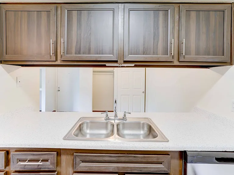 Americana Lakewood Apartments — Photo 30