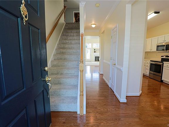 3rd image of 10703 Gate House Pl