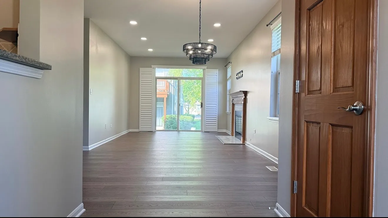 2 bed, 1197 sqft, $2,500 — Photo 2