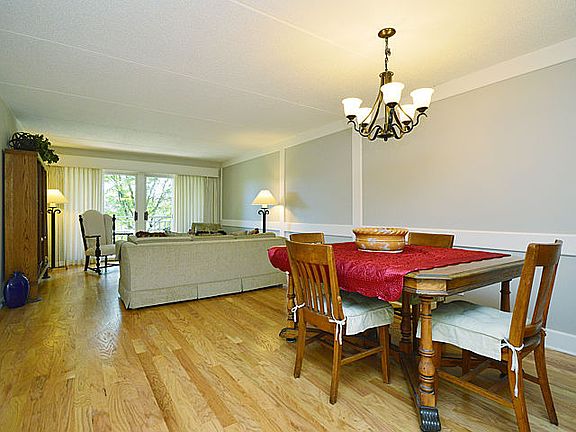 4th image of 3850 W Bryn Mawr Ave APT 305