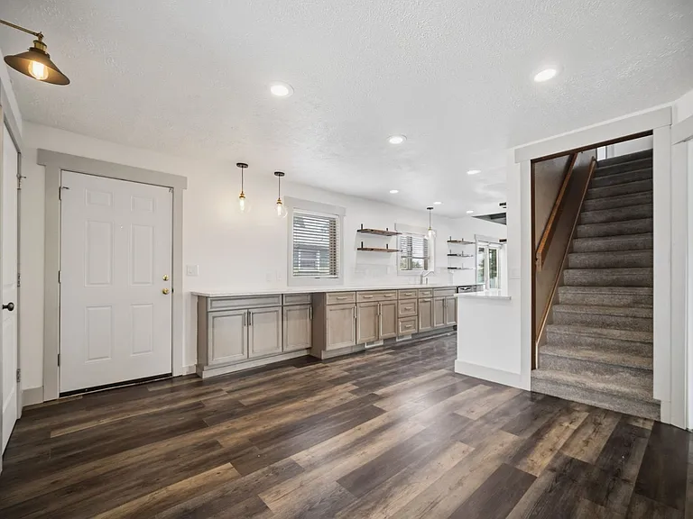 5703 N Regal St — Photo 6