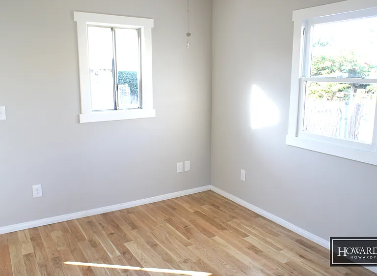 946 E 5th St — Photo 7