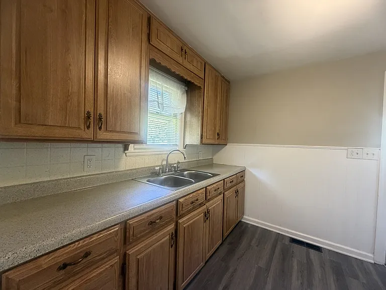 515 W Southside Blvd — Photo 8