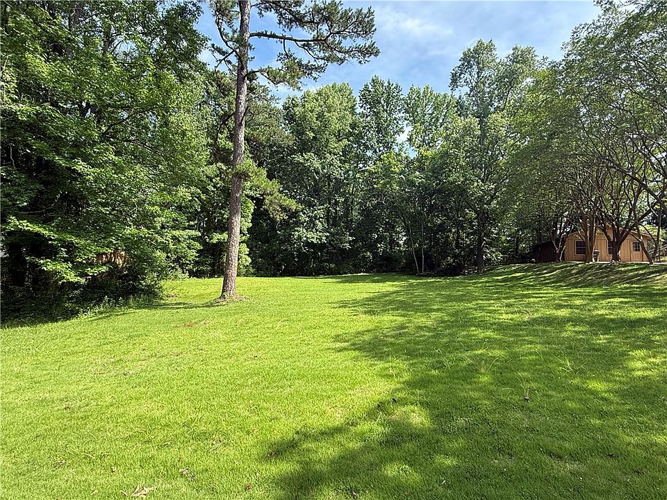 2nd image of 405 Etowah Ave