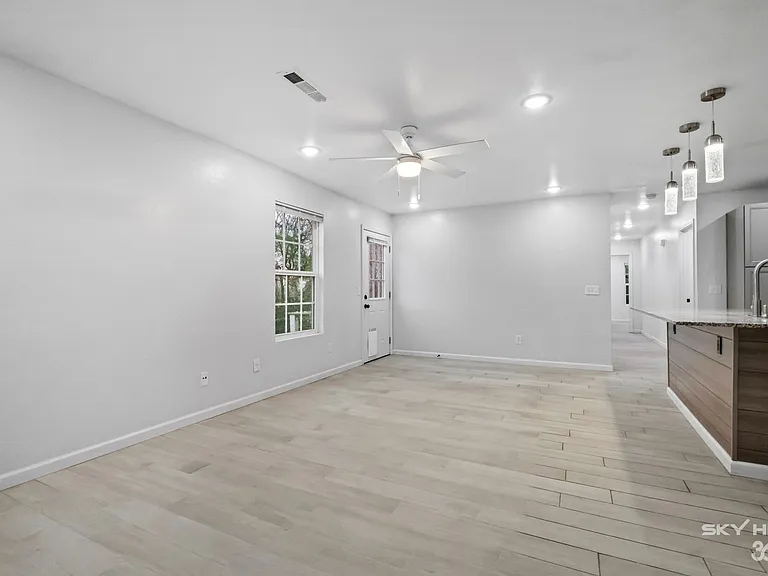 731 S Erika Ave — Photo 17