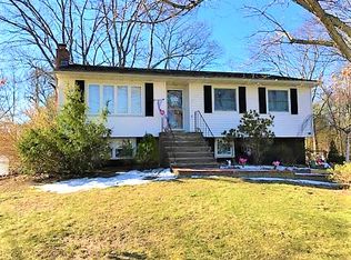 16 Dean St, Port Jefferson Station, NY 11776