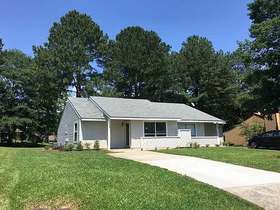 Front view with driveway to fit 2 or more cars