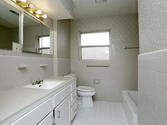 5th image of 8403 McAvoy Dr