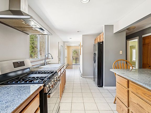 4th image of 941 Willow Brook Road
