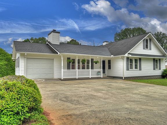 4th image of 731 Hillcrest Dr