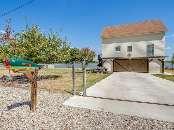 5901 Parkside Ct, Granbury, TX 76048