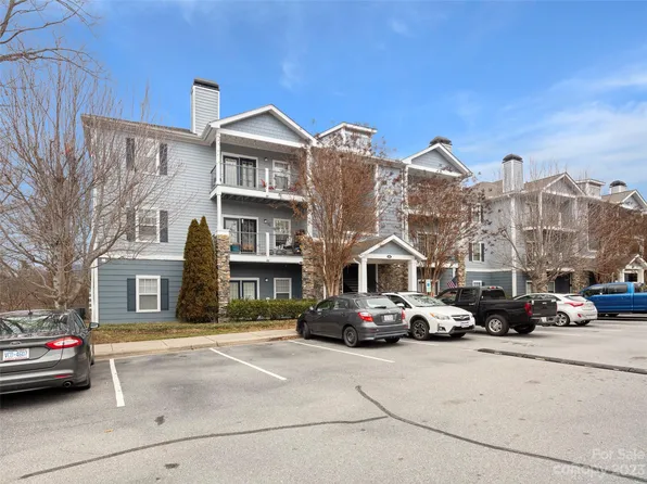 400 Vista Lake Dr APT 4, Candler, NC 28715