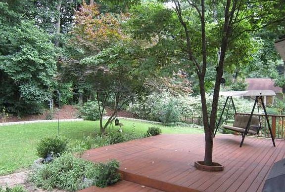 Private and fenced yard!