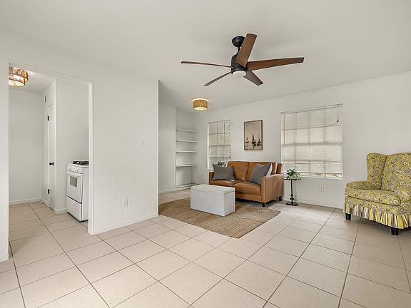 4th image of 1700 Houston St Unit 203