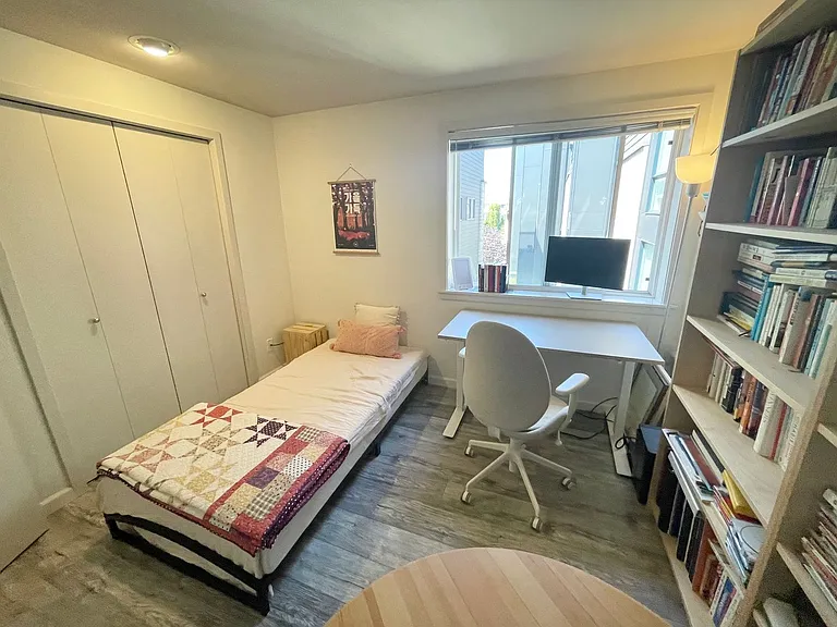 2432 Dexter Ave N #200 — Photo 13
