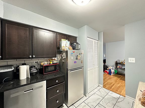 5th image of 1515 W Morse Ave #614