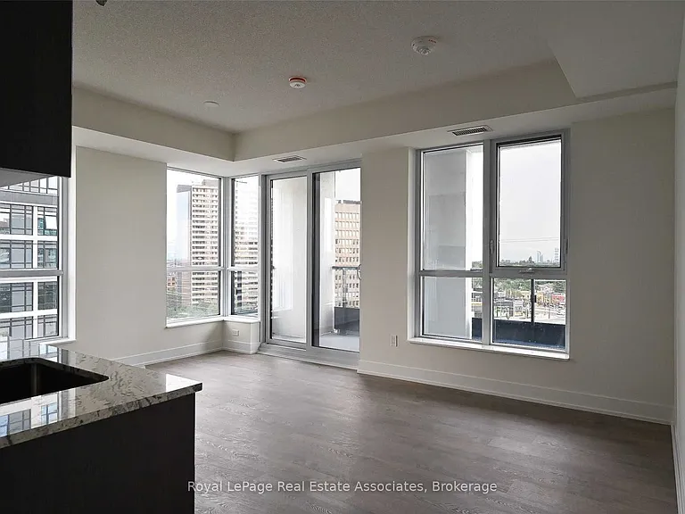 9 Mabelle Ave #922 — Photo 3