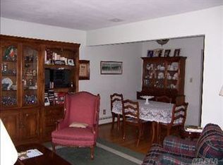 14 Emily Ct, Greenlawn, NY 11740