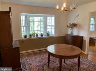 104 Carriage House Ln, Riverton, NJ 08077
