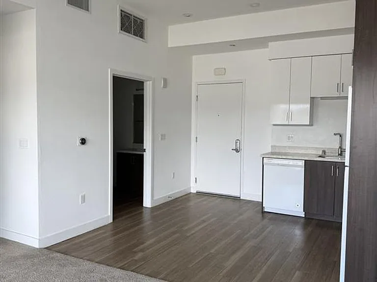 Maya Apartments at 535 Kingsley Dr in Los Angeles — Photo 74