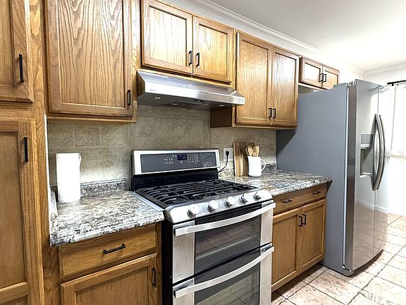 3rd image of 711 E 26th Pl