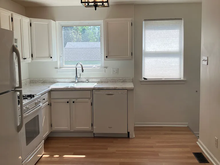 670 Selma Ave — Photo 10