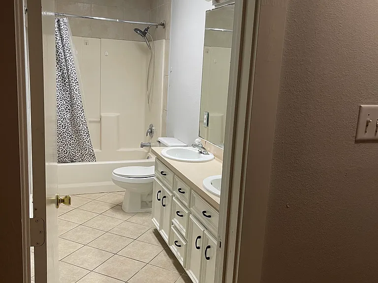 1542 Lombardy St #B — Photo 17