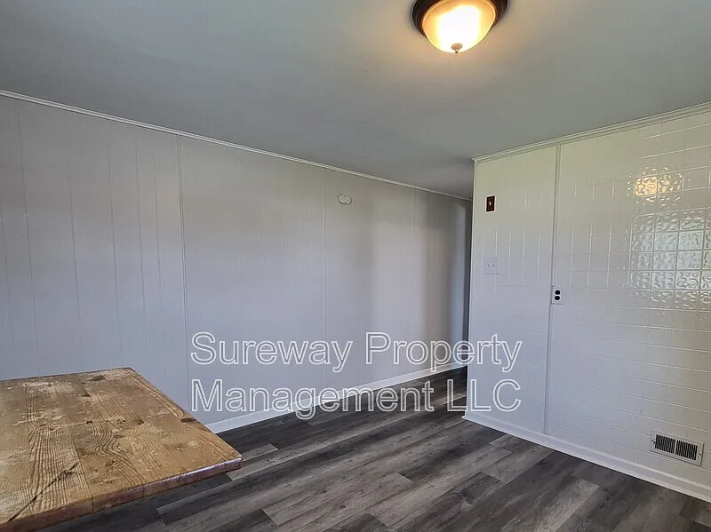 2 bed, 1.0 bath, $1,300 — Photo 3