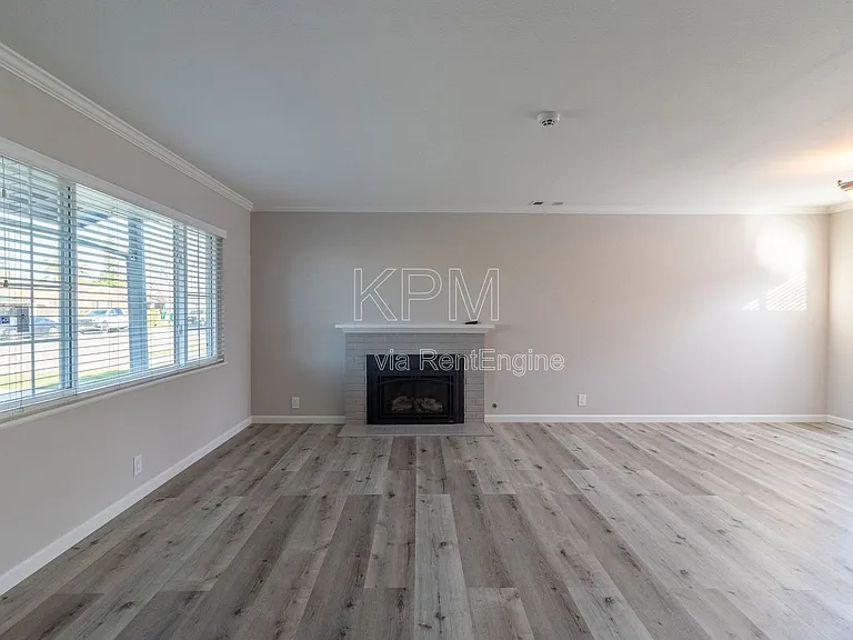 218 E Longview Ave — Photo 3