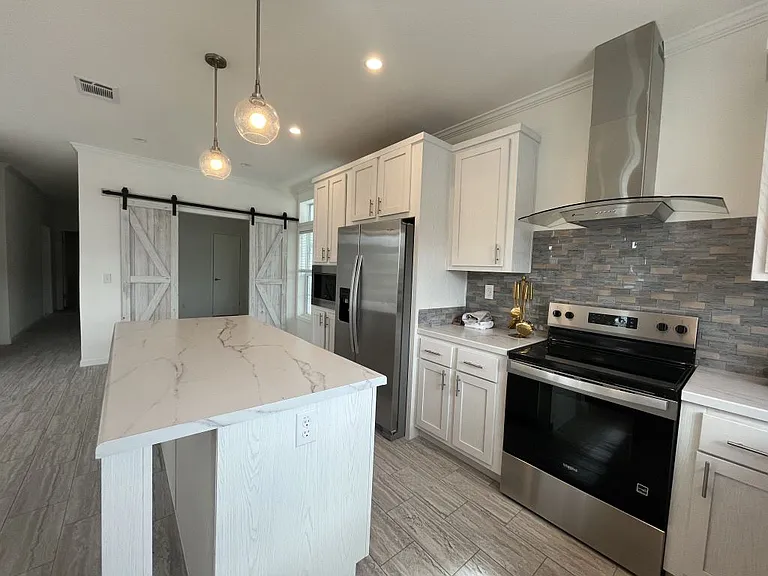 557 Bimini Cay Cir #557 — Photo 3