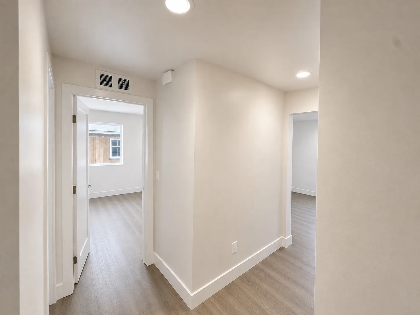 3 bed, 1100 sqft, $5,500 — Photo 4