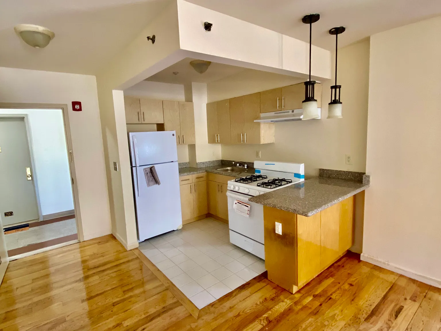 1 bed, 1003 sqft, $2,697 — Photo 2