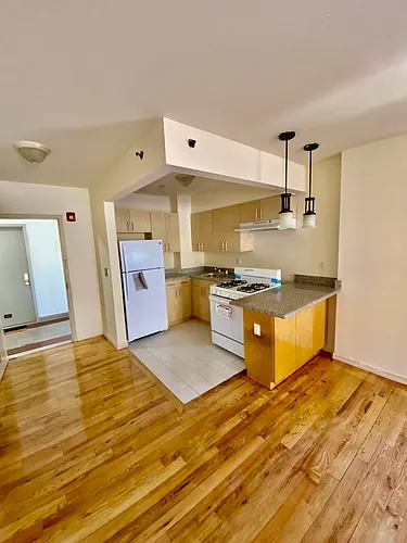 44 Hilton Ave Photo 1