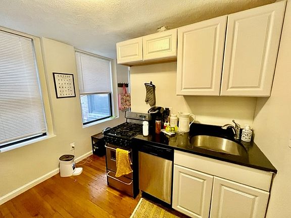 4th image of 20 Stillman St APT 4M