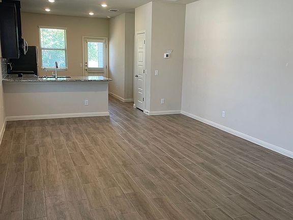 3rd image of 106 Joseph Cir