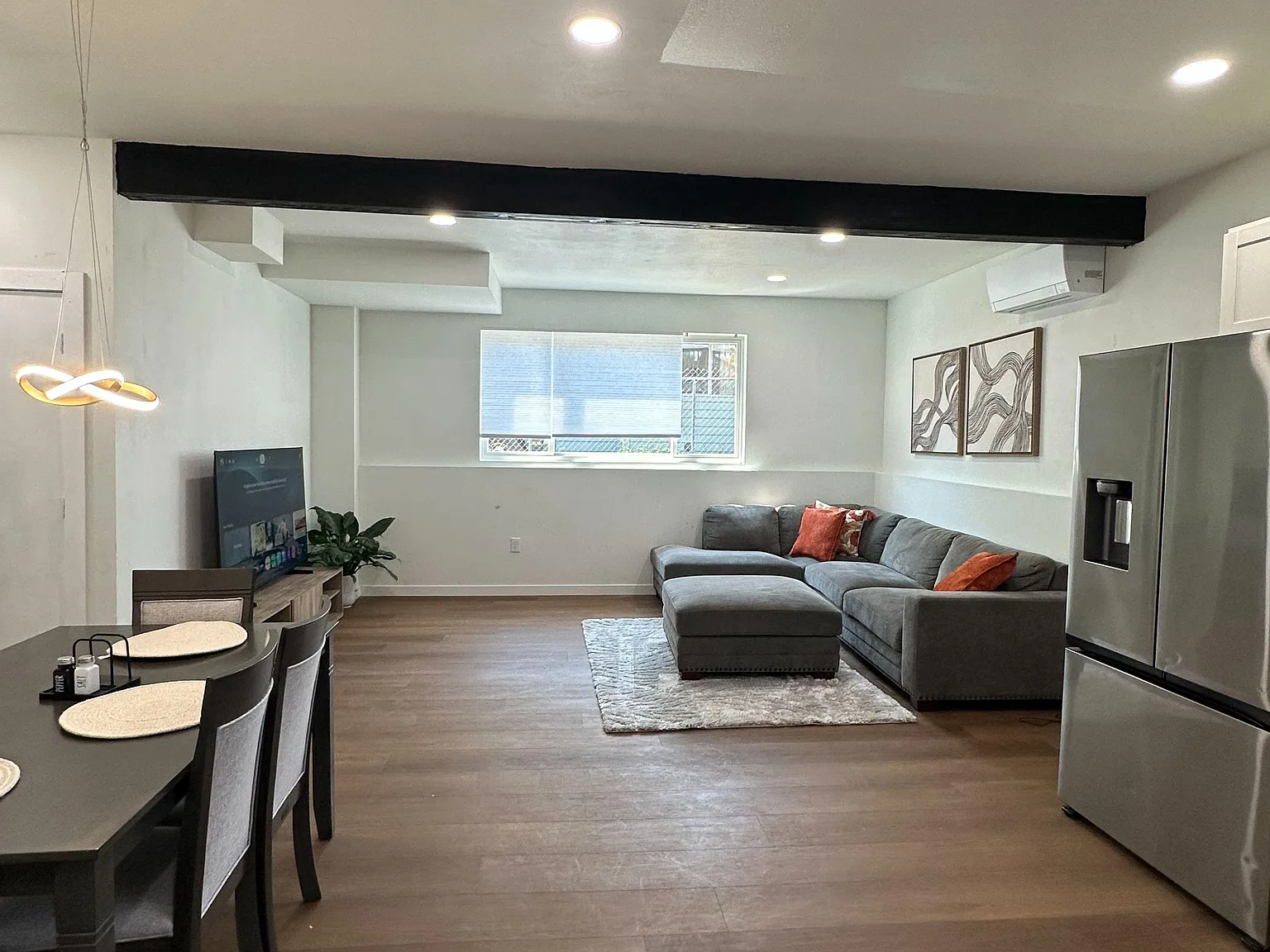 3 bed, 2.0 bath, 1100 sqft, $2,031 — Photo 4